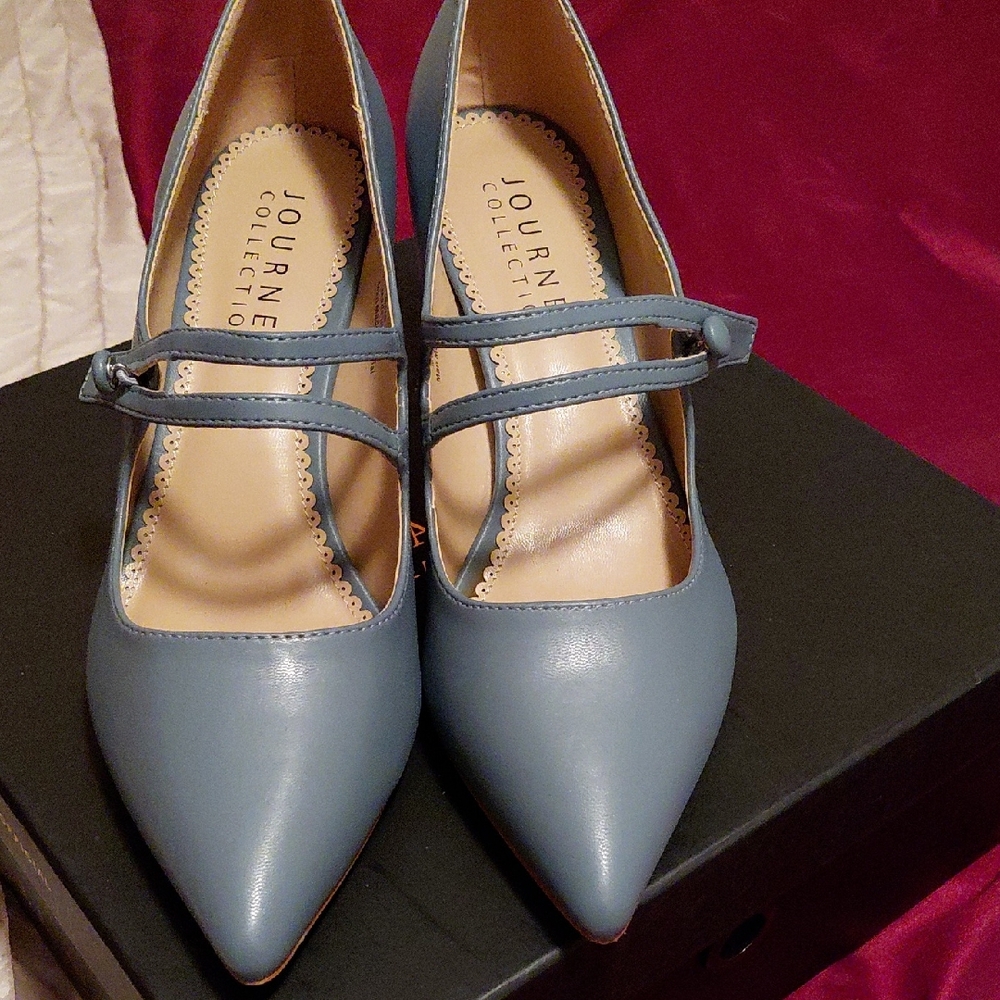 Journee Collection Women's Classic Blue Heels